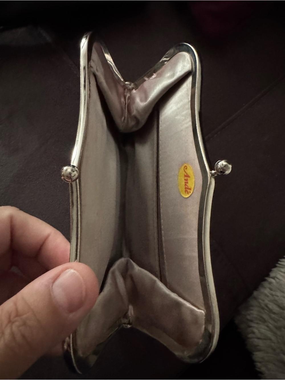 Ande Silver Metallic Kiss-Lock Clutch - Picture 4 of 6